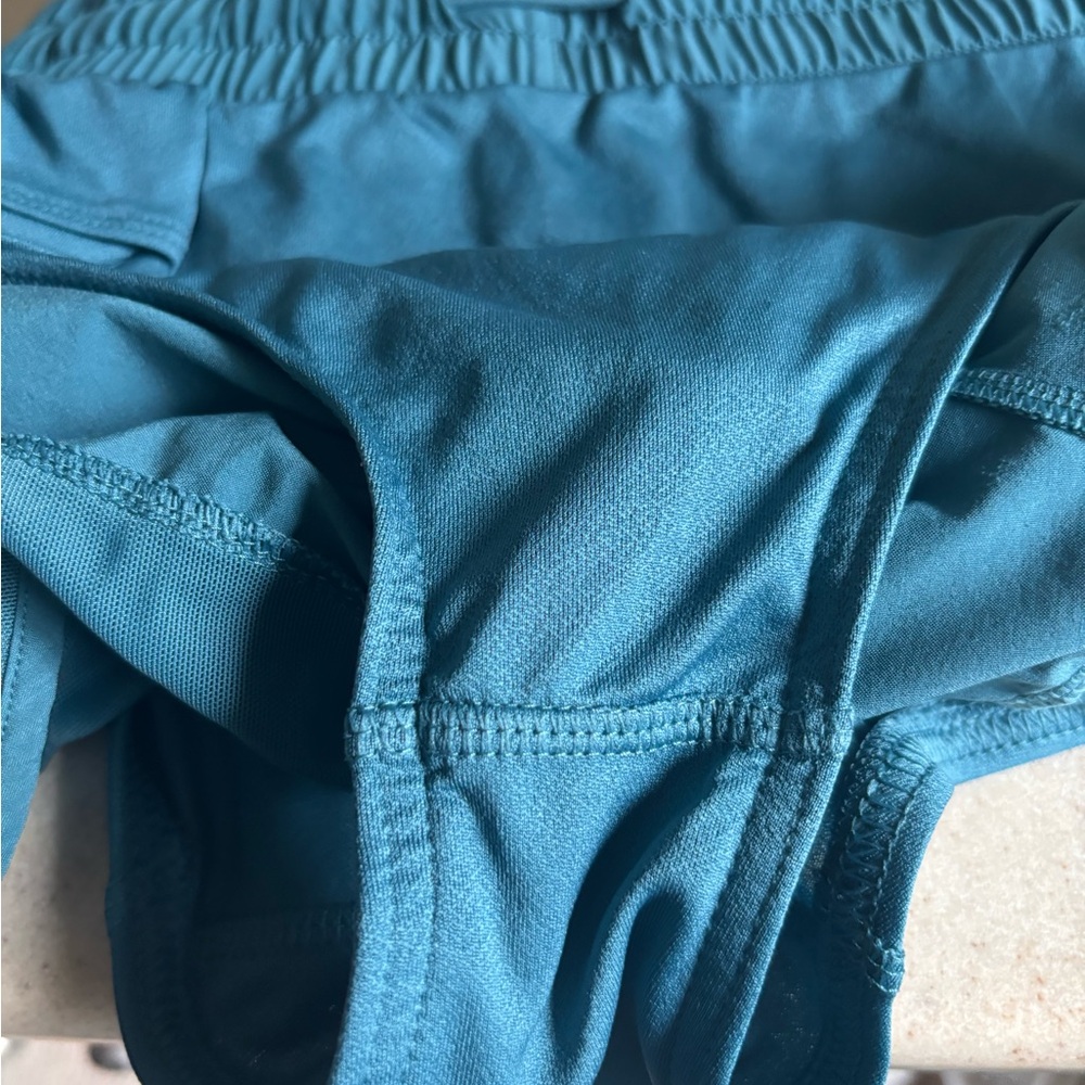 Athleta Mesh Racer Run Short Size Small - Picture 4 of 5